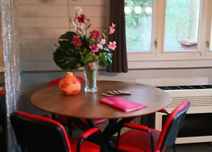 Alpstuga Boslust, In De Op Rustig Park *